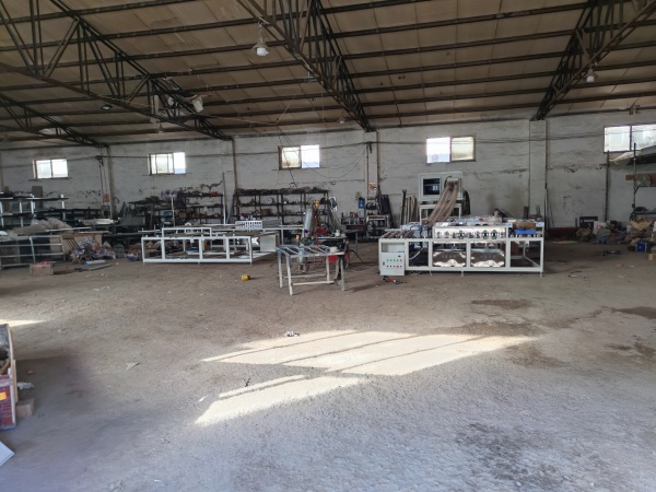 堅持做玻璃清洗機的廠家到底是什（shí）麽樣子的